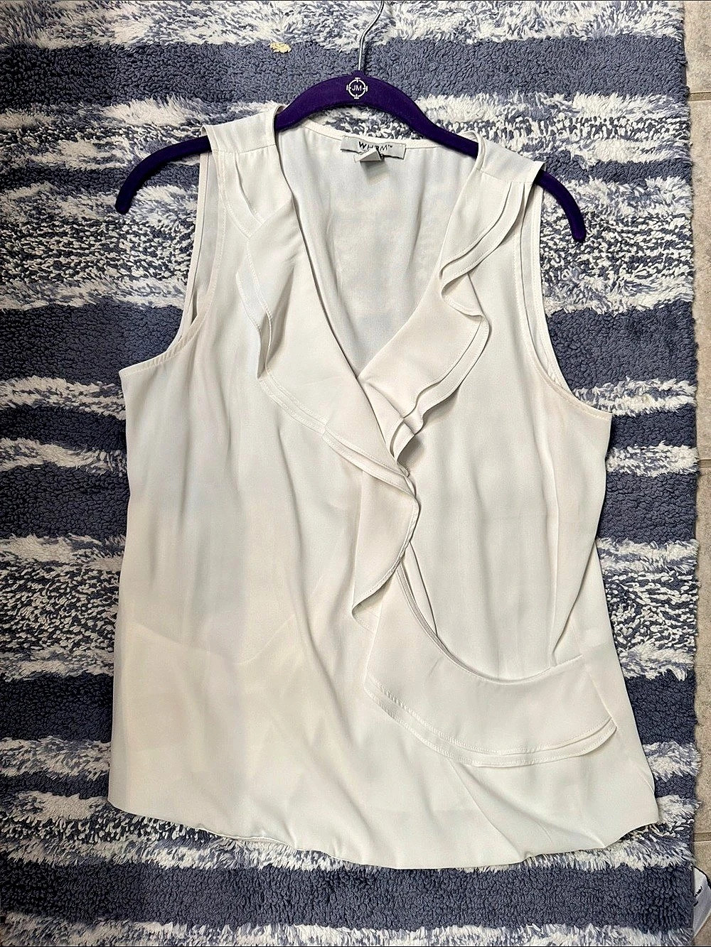 WHBM Ruffle Front Blouse in White Size Medium Like New